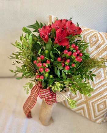 Ramo de flores en tonos rojos